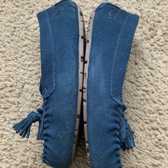 Ugg Lizzy Moccasin - Picture 3 of 10